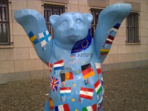 Euro-Bär vor dem Finanzministerium in Berlin